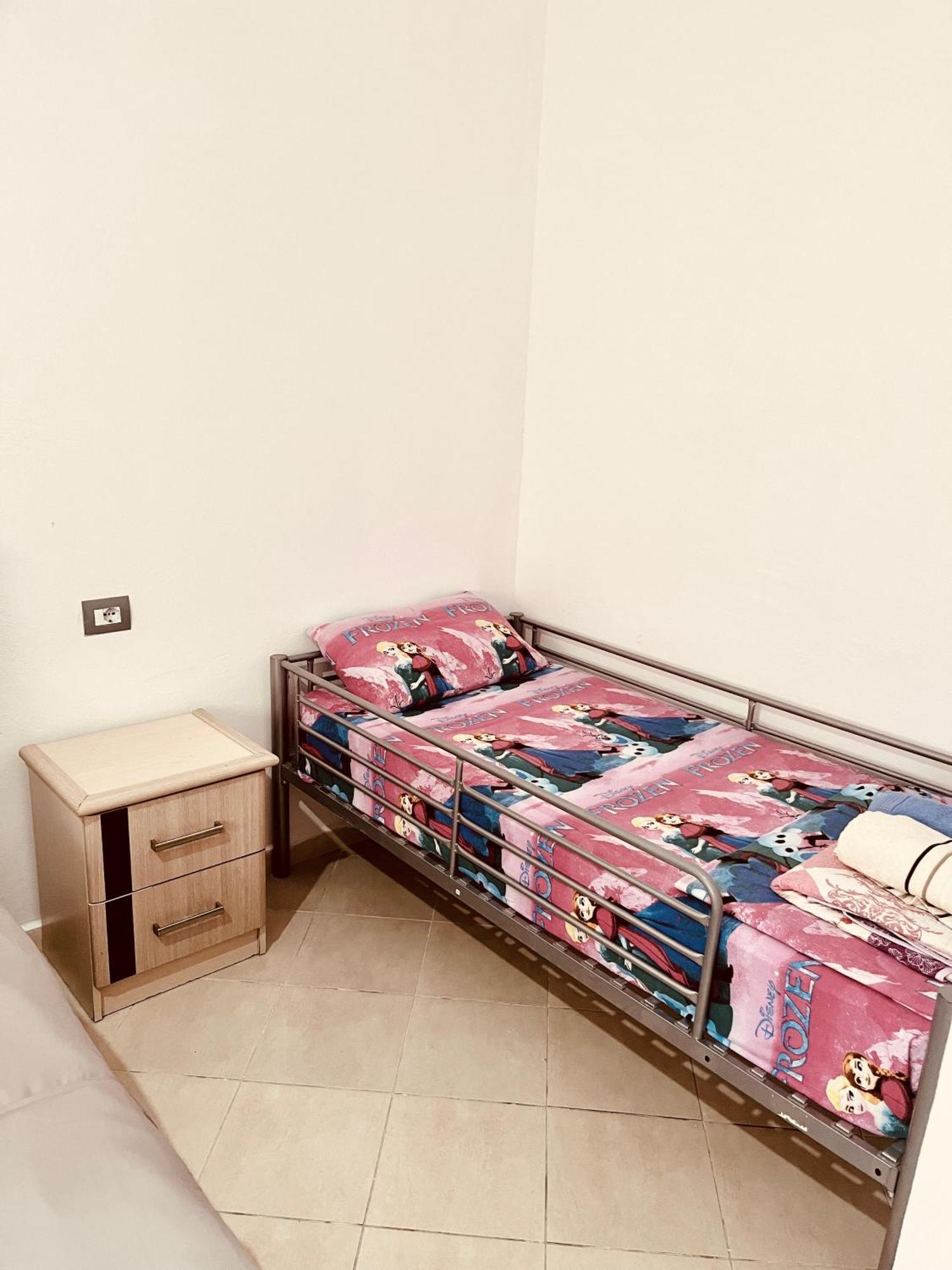 Area Apartment *